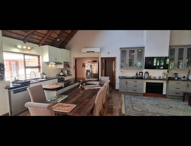 4 BEDROOM HOUSE FOR SALE IN LAKELAND ESTATE